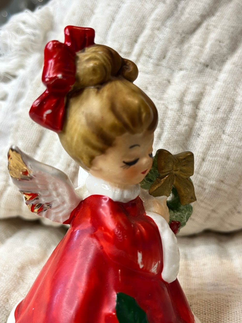 Vintage Josef Christmas
Angel Holding Holiday Wreath Ceramic *missing bell - Picture 9 of 12